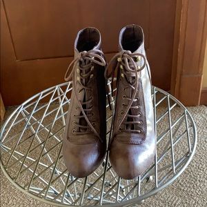 Taupe ankle boots. Size 39